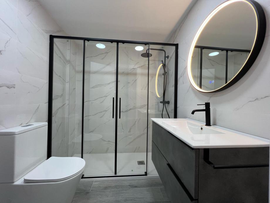 Baño moderno reformado